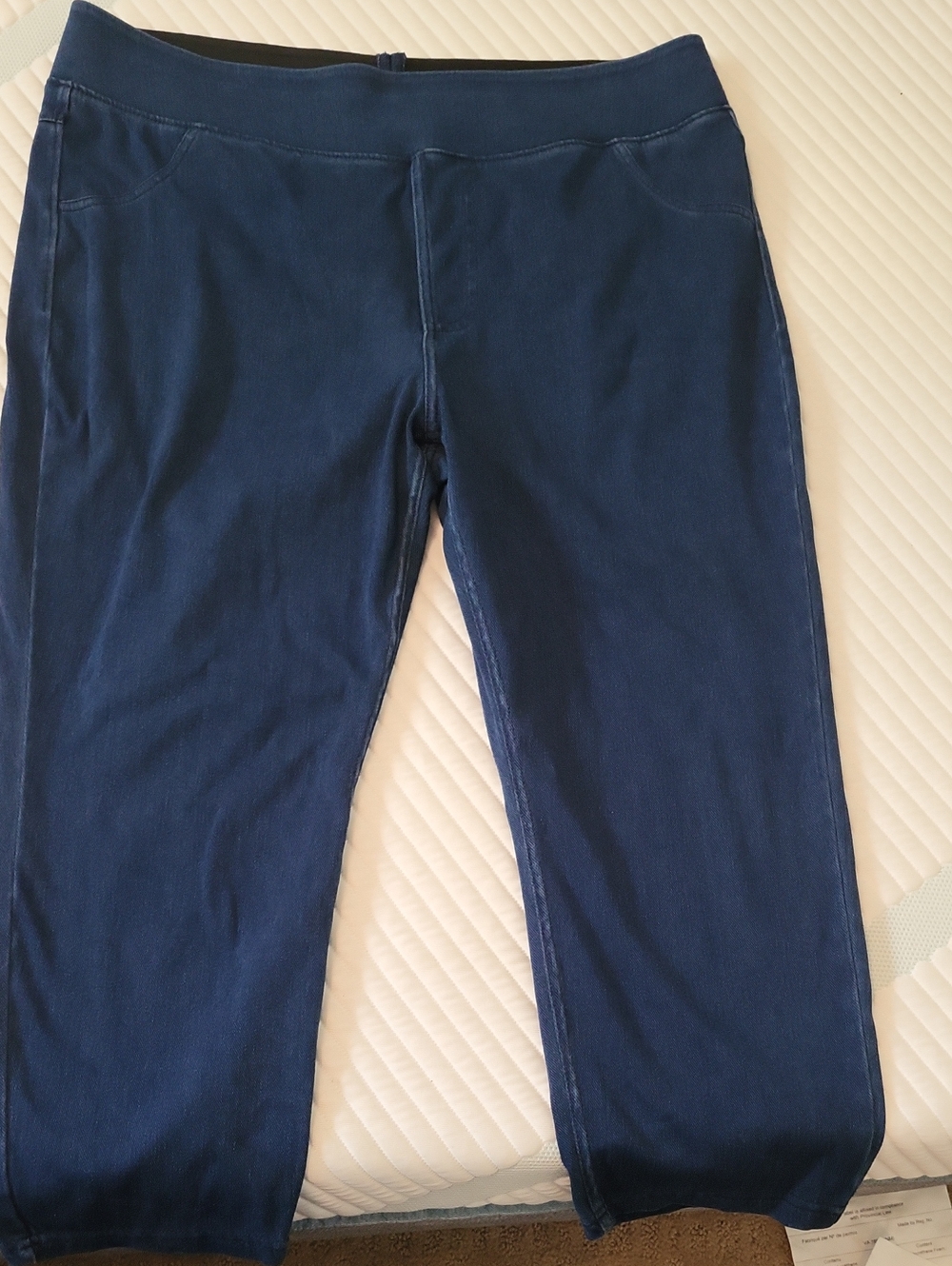 HALARA Navy Blue Cropped Pull-On CAPRIS
